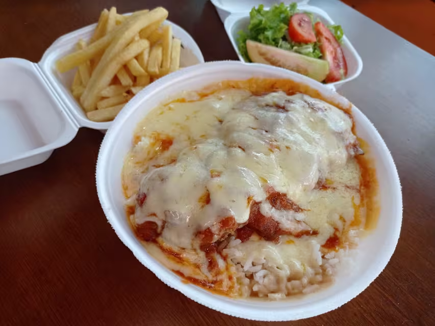 Parmegiana (carne/frango) + Batata Frita + Refrigerante