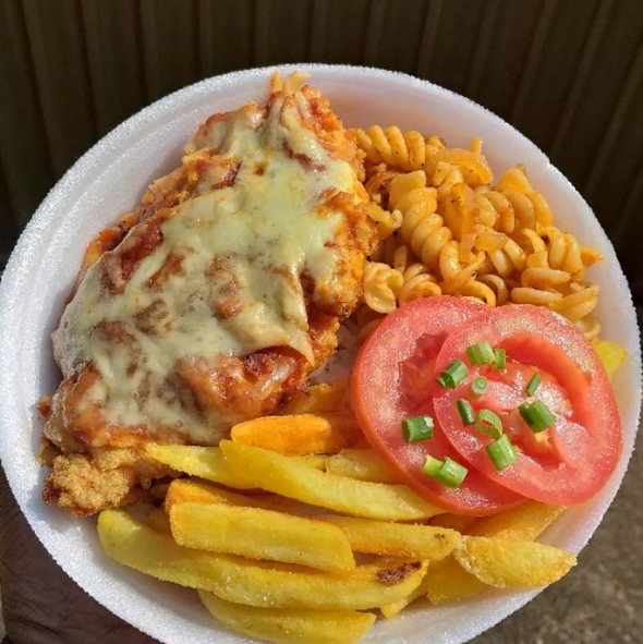2 Marmitas + 2 Refrigerantes + Batata Frita + Sobremesa